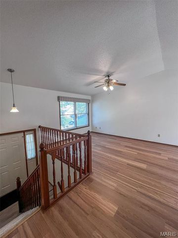 12137 Glenpark Drive, Maryland Heights, MO 63043