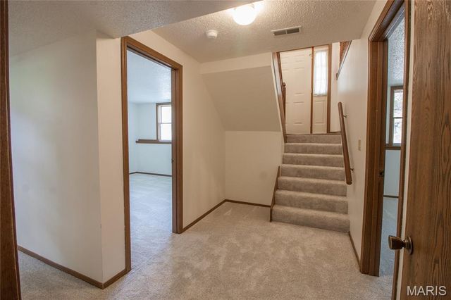 12137 Glenpark Drive, Maryland Heights, MO 63043