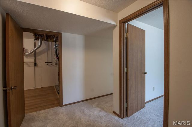 12137 Glenpark Drive, Maryland Heights, MO 63043