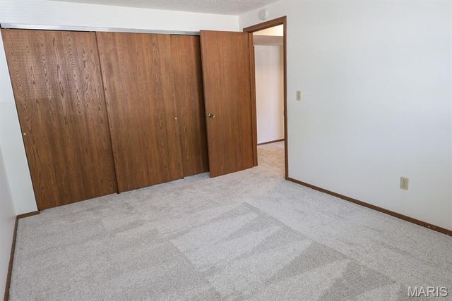 12137 Glenpark Drive, Maryland Heights, MO 63043
