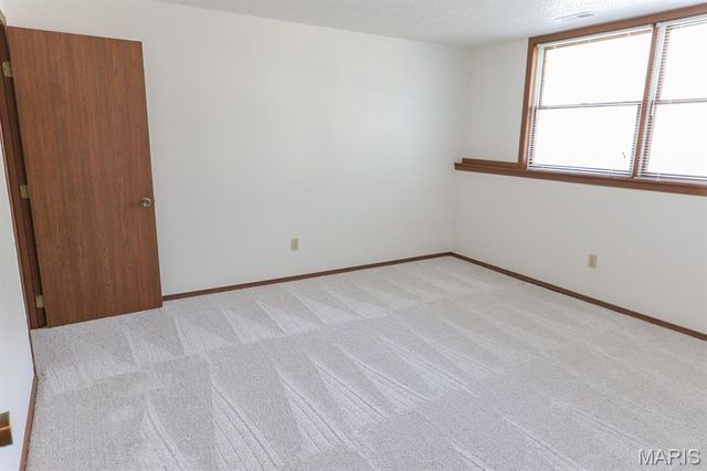 12137 Glenpark Drive, Maryland Heights, MO 63043