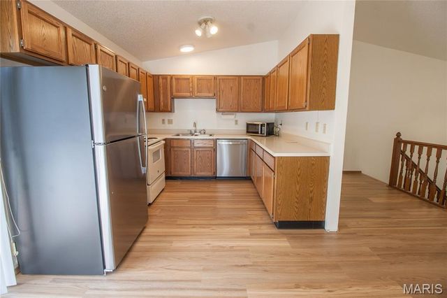 12137 Glenpark Drive, Maryland Heights, MO 63043