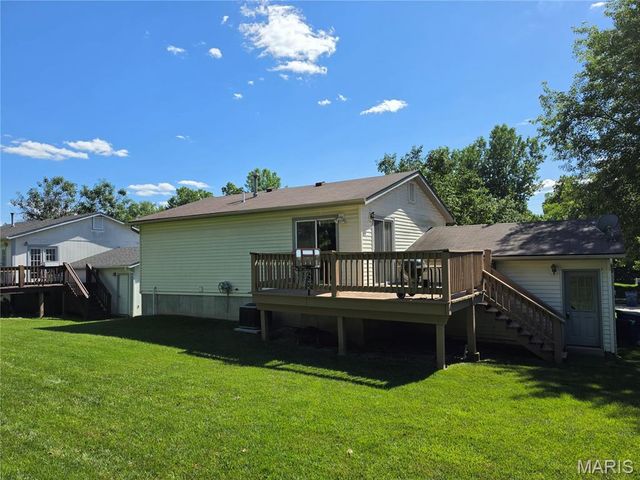 12137 Glenpark Drive, Maryland Heights, MO 63043