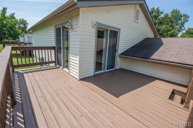 12137 Glenpark Drive, Maryland Heights, MO 63043