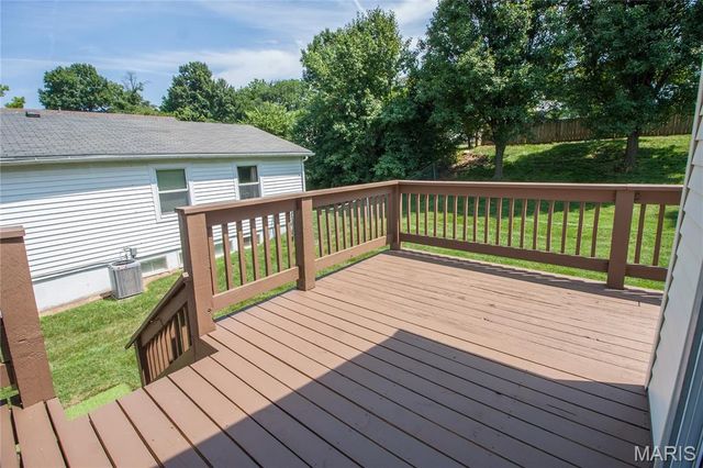 12137 Glenpark Drive, Maryland Heights, MO 63043