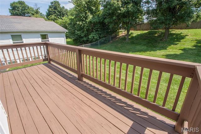 12137 Glenpark Drive, Maryland Heights, MO 63043