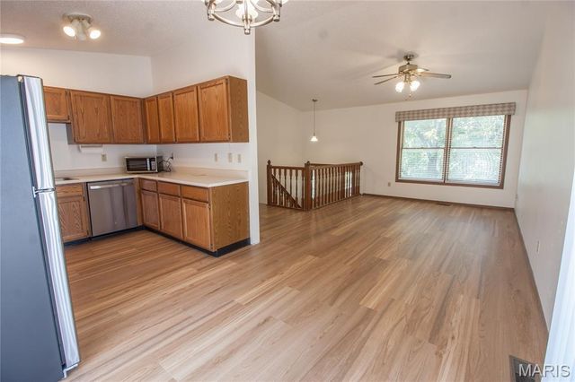 12137 Glenpark Drive, Maryland Heights, MO 63043