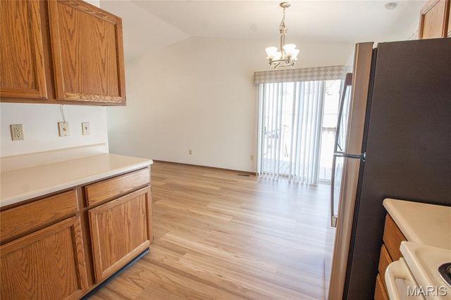 12137 Glenpark Drive, Maryland Heights, MO 63043