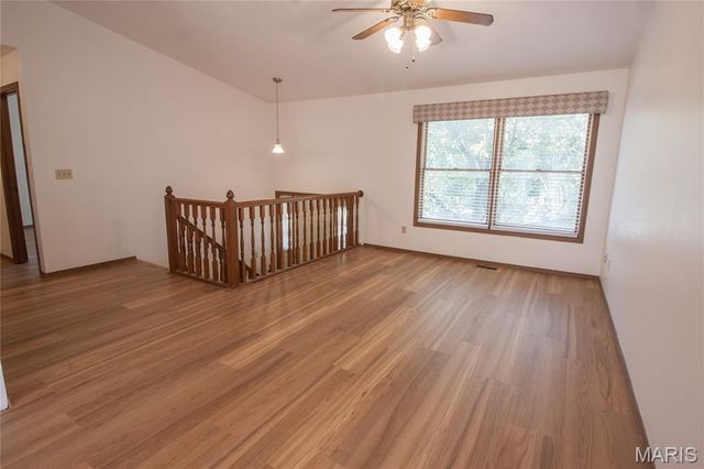 12137 Glenpark Drive, Maryland Heights, MO 63043