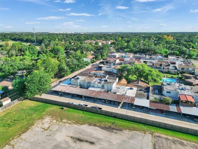 1320 Town Circle 1, Baytown, TX 77520