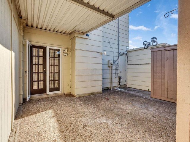 1320 Town Circle 1, Baytown, TX 77520