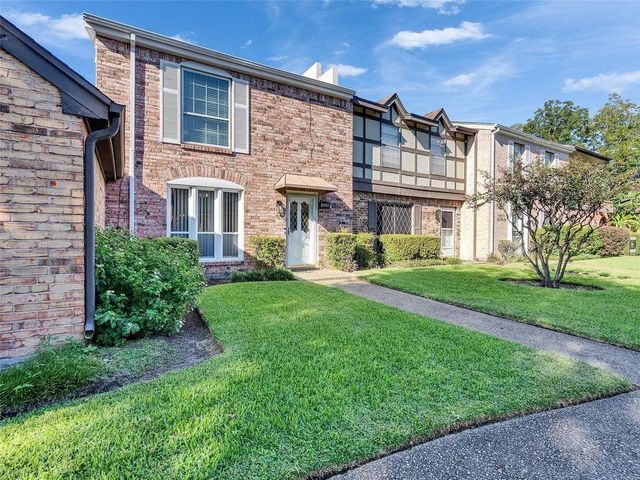 1320 Town Circle 1, Baytown, TX 77520