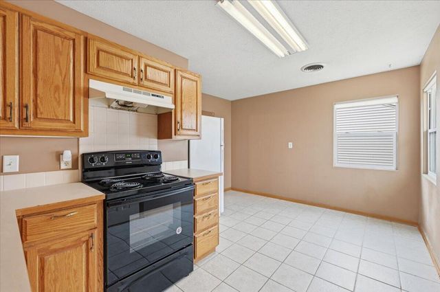 2705 AVENUE H, Council Bluffs, IA 51501