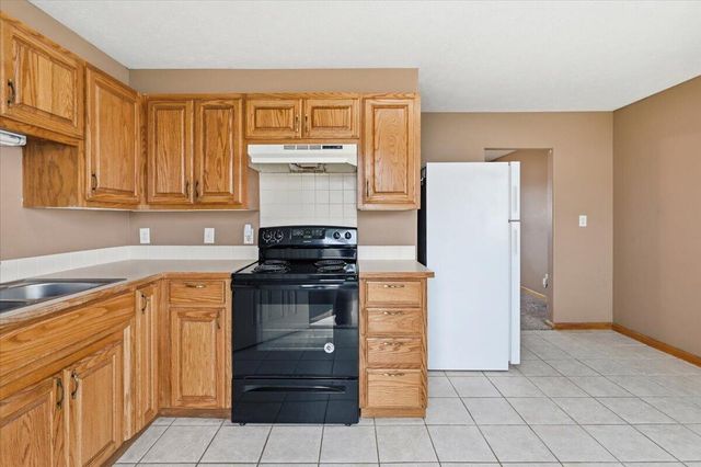 2705 AVENUE H, Council Bluffs, IA 51501