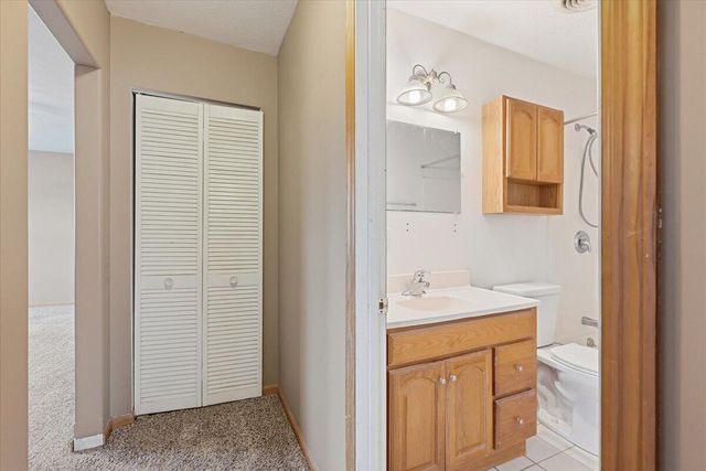 2705 AVENUE H, Council Bluffs, IA 51501