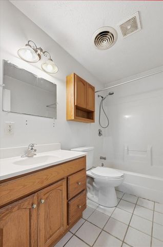 2705 AVENUE H, Council Bluffs, IA 51501