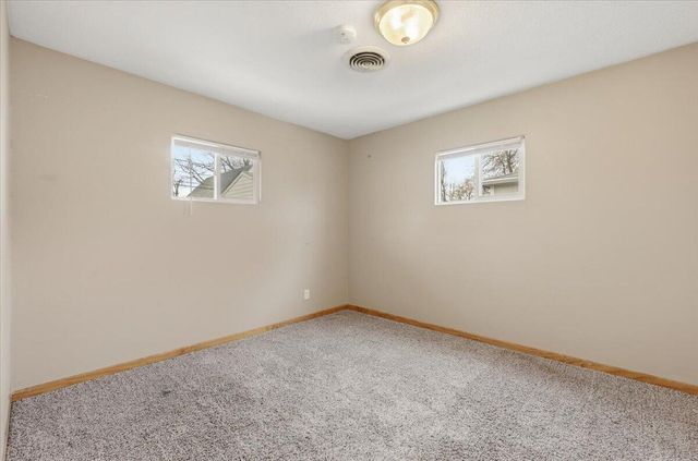 2705 AVENUE H, Council Bluffs, IA 51501