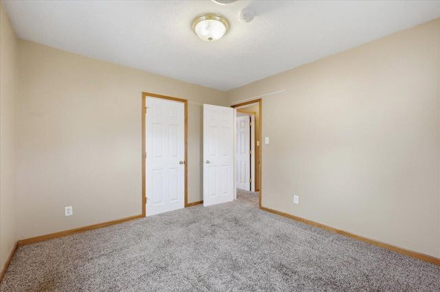 2705 AVENUE H, Council Bluffs, IA 51501