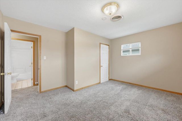 2705 AVENUE H, Council Bluffs, IA 51501