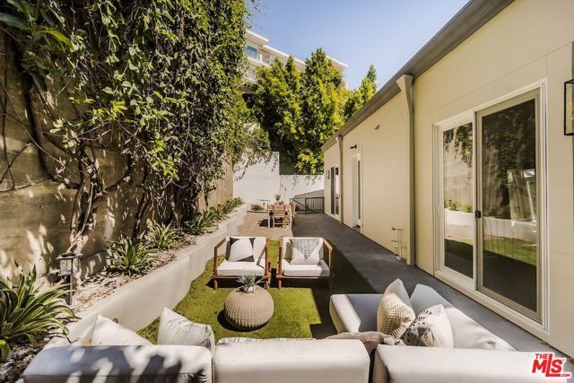 1969 Curson Place, Los Angeles, CA 90046