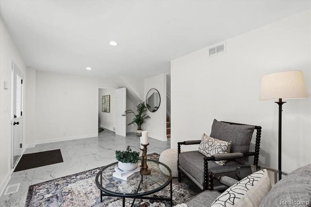 49712 Geddes Road, Canton, MI 48188