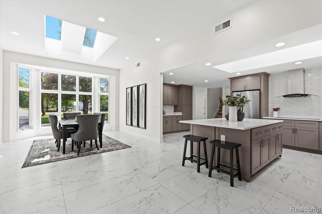 49712 Geddes Road, Canton, MI 48188