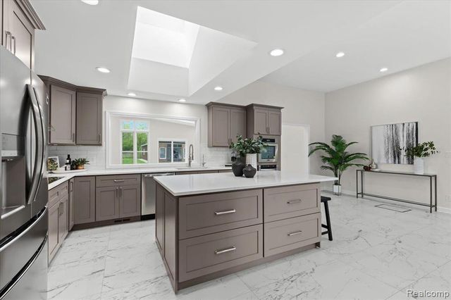 49712 Geddes Road, Canton, MI 48188