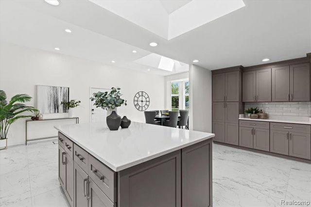 49712 Geddes Road, Canton, MI 48188