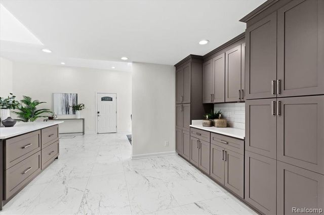 49712 Geddes Road, Canton, MI 48188