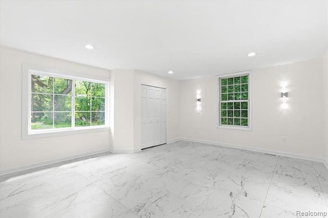 49712 Geddes Road, Canton, MI 48188