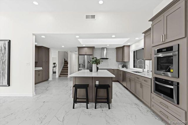 49712 Geddes Road, Canton, MI 48188