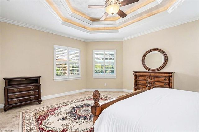 672 Fairway TER, Naples, FL 34103