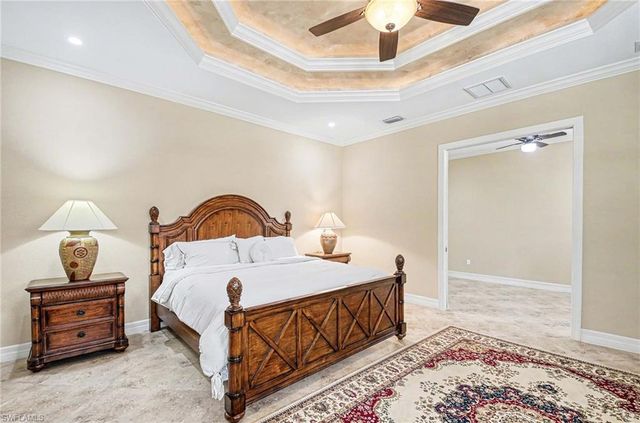 672 Fairway TER, Naples, FL 34103