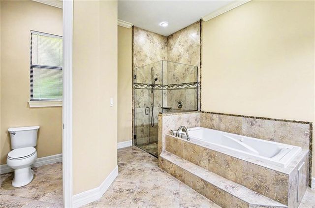 672 Fairway TER, Naples, FL 34103