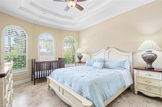 672 Fairway TER, Naples, FL 34103