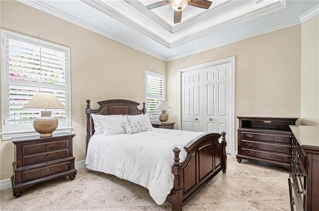 672 Fairway TER, Naples, FL 34103