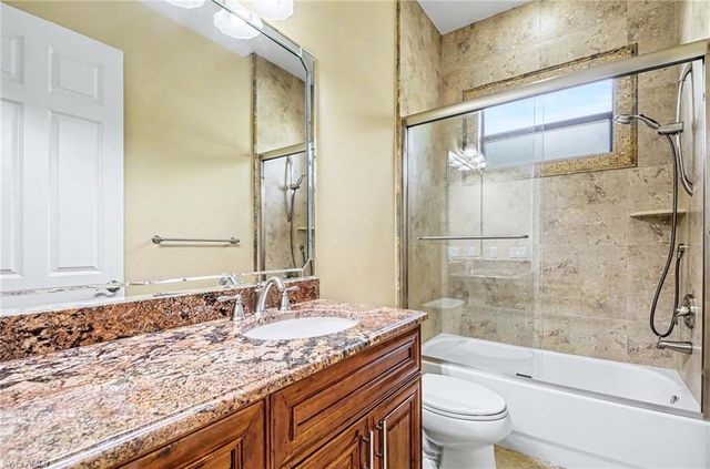 672 Fairway TER, Naples, FL 34103