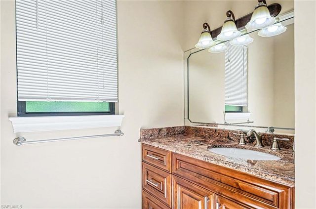 672 Fairway TER, Naples, FL 34103