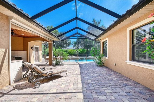 672 Fairway TER, Naples, FL 34103