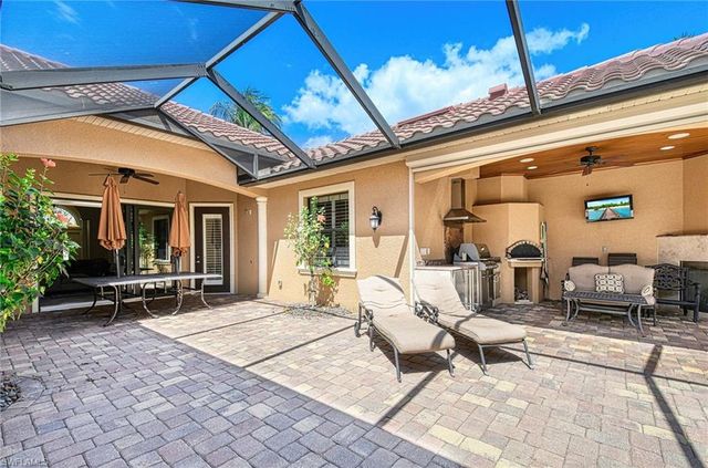 672 Fairway TER, Naples, FL 34103