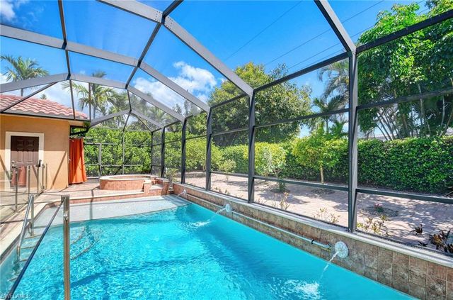 672 Fairway TER, Naples, FL 34103