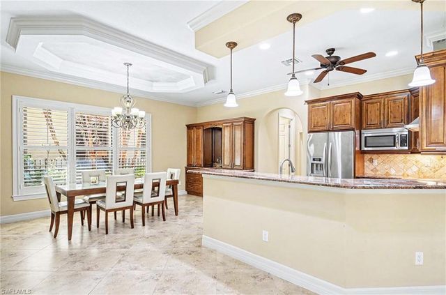 672 Fairway TER, Naples, FL 34103