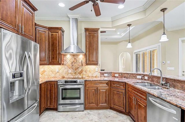 672 Fairway TER, Naples, FL 34103