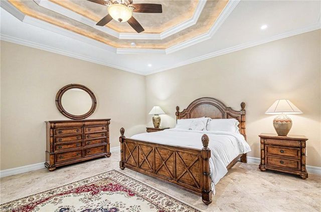 672 Fairway TER, Naples, FL 34103