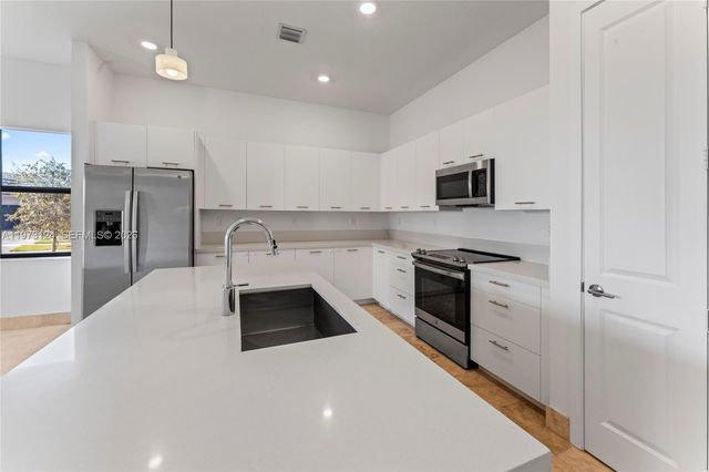 17564 SW 41st St, Miramar, FL 33029