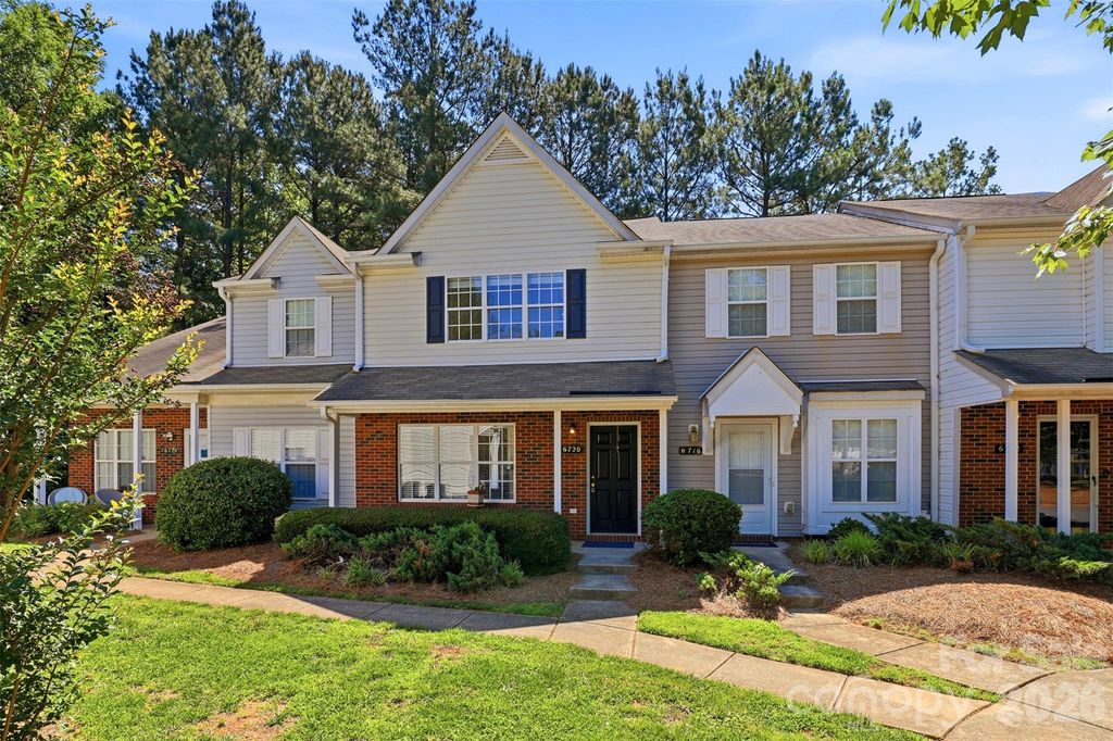 6720 Cypress Tree Lane, Charlotte, NC 28215