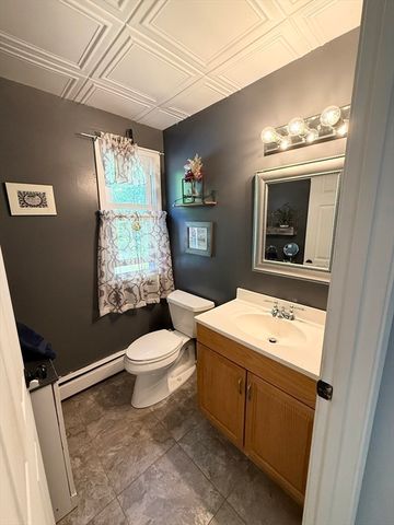 48 Vincent Cir, Worcester, MA 01604