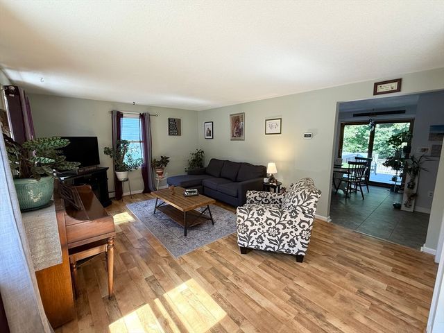 48 Vincent Cir, Worcester, MA 01604