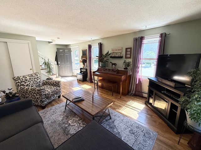 48 Vincent Cir, Worcester, MA 01604
