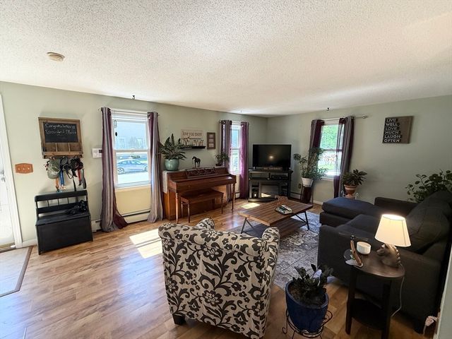 48 Vincent Cir, Worcester, MA 01604